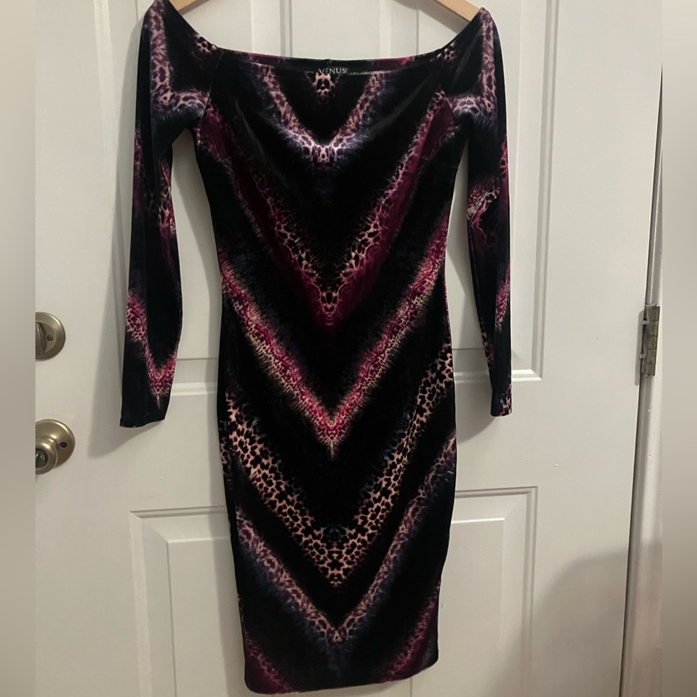 Venus- off -the -shoulder velvet dress 
Leopard print